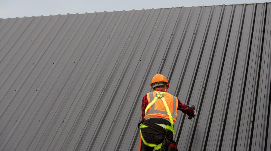 Professional gutter cleaning in Oconomowoc, WI